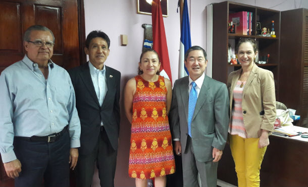 Embajador de Japón sostiene encuentro con titular del Minsa