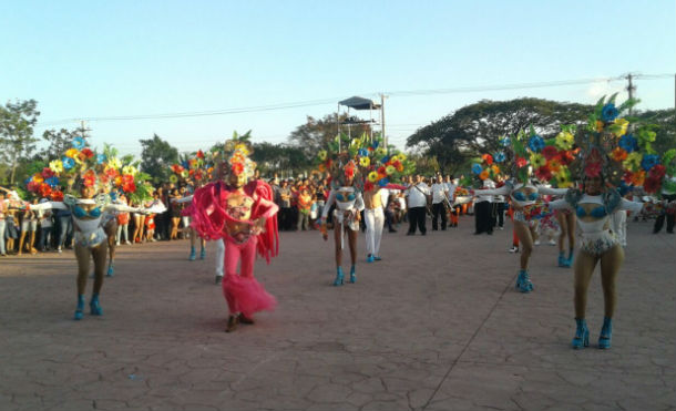 ALMA realiza primer domingo de competencias de comparsas en plaza 22 de agosto