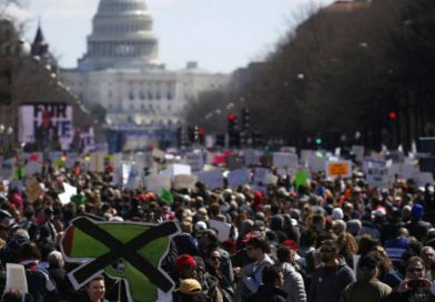 Cientos de miles personas se manifiestan en Estados Unidos para reforzar el control de las armas