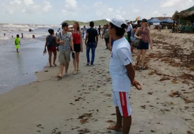 Miles de turistas llegan a playas de El Bluff