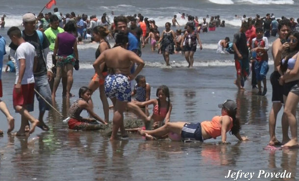 Familias despiden vacaciones de verano en Pochomil y Masachapa