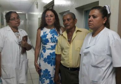 Gobierno acompaña a familiares de mujer a quien expareja le introdujo pastillas para curar frijoles
