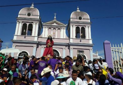 Miles de nicaragüenses participan en la procesión de Jesús del Rescate en el viernes de dolores