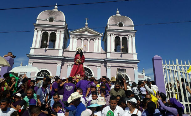 Miles de nicaragüenses participan en la procesión de Jesús del Rescate en el viernes de dolores