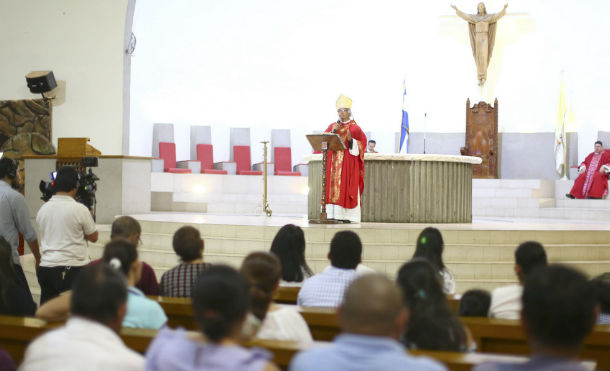 Feligresía católica conmemora la Pasión del Señor y la tradicional procesión del Santo Entierro