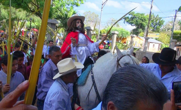 Pueblo católico de Nindirí con palmas y cantos celebró el Domingo de Ramos