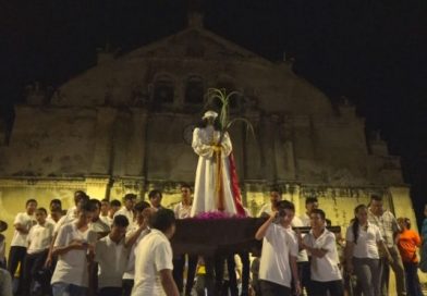 Niquinomeños celebran el jueves santo con la procesión del silencio