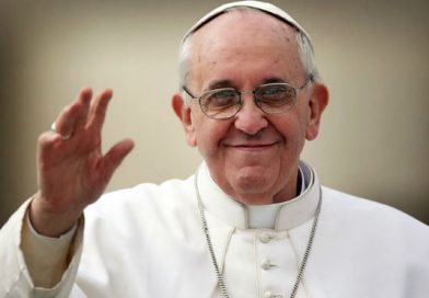 Su Santidad el Papa Francisco saluda al Cardenal Miguel Obando
