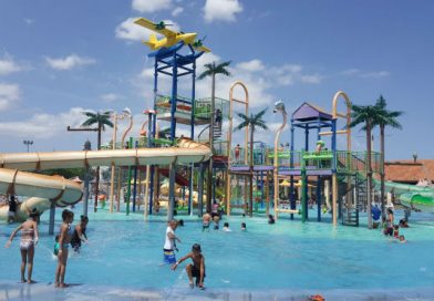 Familias disfrutan en paz y tranquilidad sus vacaciones de verano en el Parque Acuático