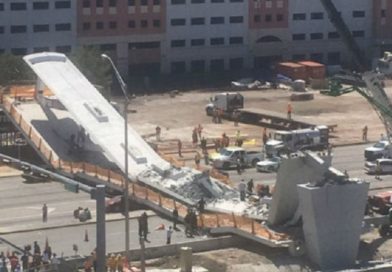 Colapsa puente peatonal en Florida