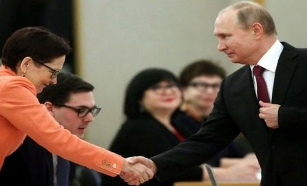 Vladimir Putin vota en comicios presidenciales en Rusia