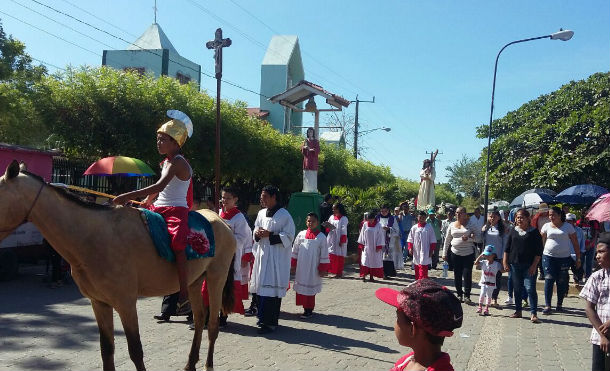 Pobladores de Somotillo desarrollan Vía Crucis y concurso de Alfombras Pasionarias