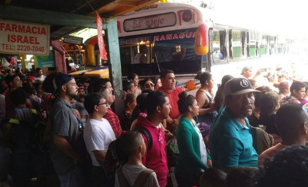 Terminales de buses llenas de veraneantes