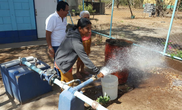 Buen Gobierno garantiza agua potable en comunidades de Villa El Carmen