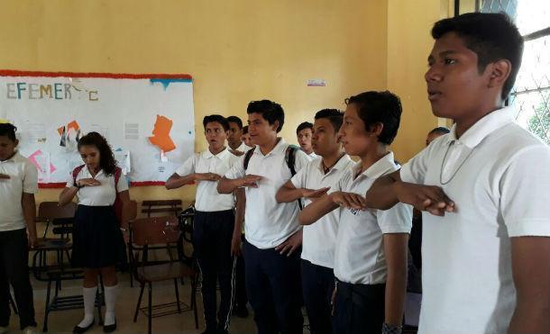 Estudiantes de todo el país reanudan sus clases en paz y tranquilidad