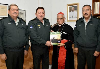 Ejército de Nicaragua presentó memoria anual 2017 al presidente de la Comisión de verificación, paz y Justicia,Cardenal Miguel Obando