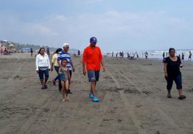 Turistas nacionales y extranjeros continúan visitando Pochomil