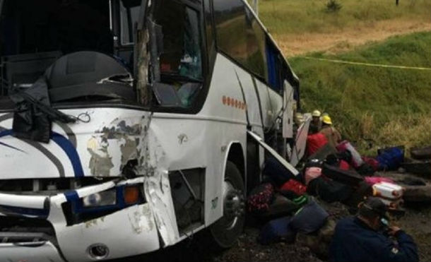 Al menos 30 muertos al caer un autobús turístico en Pionyang