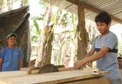 Emprendedor de madera-mueble en Masatepe, apoyado por el Mefcca, avanza en su negocio