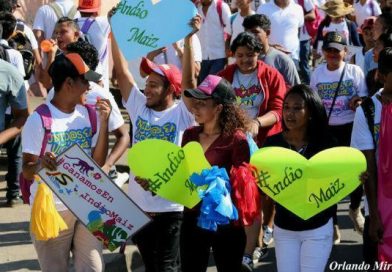 J&oacute;venes celebran que #GanamosEnIndioMa&iacute;z caminando por #AMORANICARAGUA