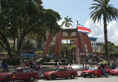 Costa Rica abre las urnas para elegir a su próximo presidente