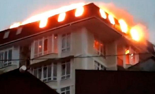 Rusia: Evacuan a 50 personas en Sochi al registrarse un incendio en un edificio de viviendas