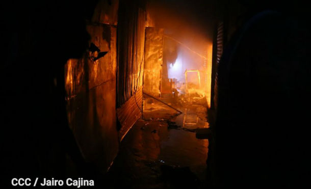 Gobierno expresa solidaridad con comerciantes afectados por incendio