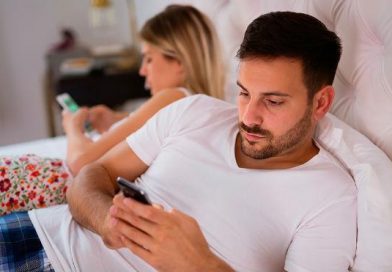 Estudios confirman que las parejas que publican mucho sobre su relación en Facebook son más infieles