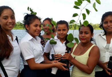 (+Video) Juventud de San Juan de Nicaragua recibe plantas para reforestar Reserva Indio Maíz