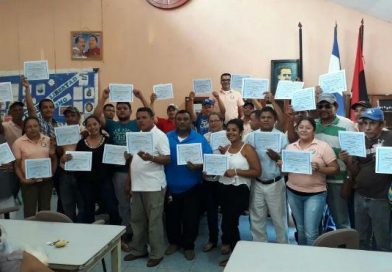 Servidores públicos de Quezalguaque reciben reconocimiento por mantener tranquilidad de los veraneantes