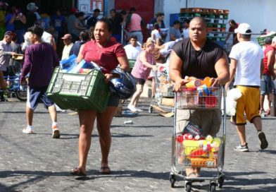 Saquean comercios en toda Managua