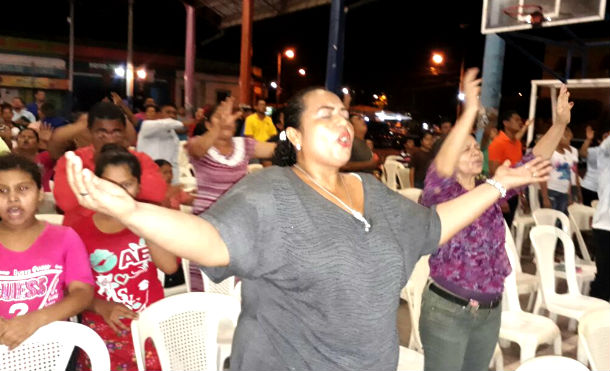 Chinandega: Pueblo cristiano evangélico realiza vigilia por la paz en Nicaragua