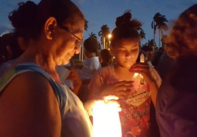 Católicos participan en vigilia de Resurrección