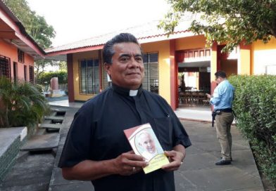 Monseñor Bismarck Carballo insta a los nicaragüenses a construir la paz