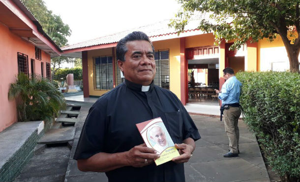 Monseñor Bismarck Carballo insta a los nicaragüenses a construir la paz