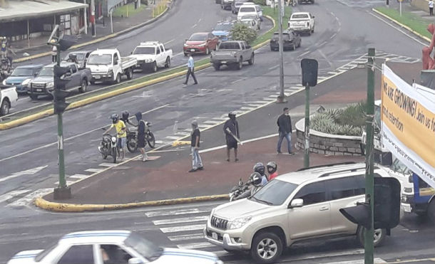 Delincuentes armados de la derecha merodean en Plaza Las Victorias, la Avenida Universitaria y Enel Central