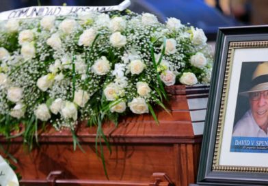 Comunidad Hossana realiza servicio especial en memoria del pastor David Spencer