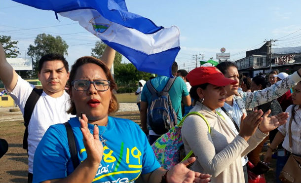 Familias claman por Paz y Unidad en la Rotonda del Periodista