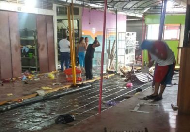 Delincuentes de la derecha saquean Mercado de artesanías y otros negocios en Masaya