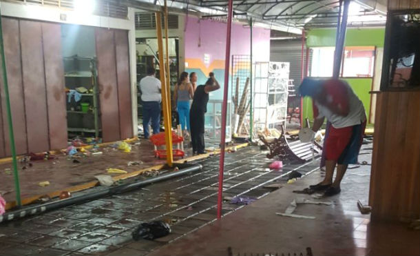 Delincuentes de la derecha saquean Mercado de artesanías y otros negocios en Masaya
