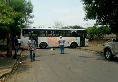 Vándalos de la derecha golpista secuestran unidad de la ruta 116
