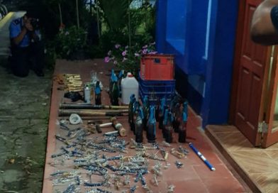 Policía Nacional decomisa arsenal de armas artesanales a pacifistas de la derecha