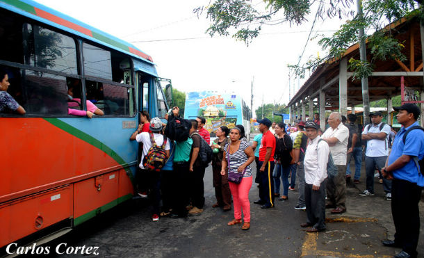 Trabajadores reportan afectaciones debido a los tranques instalados por vándalos de la derecha