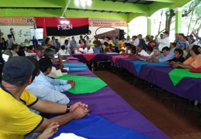 Comandante Ed&eacute;n Pastora sostiene encuentro con combatientes hist&oacute;ricos del FSLN de Masaya