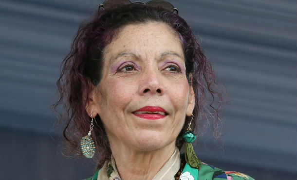 Vicepresidenta Rosario Murillo después de Oración por la Paz y Cantata en honor a Madres