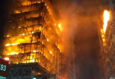 Un rascacielos en llamas se derrumba en Brasil