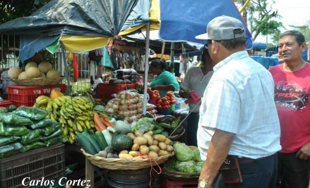 Comerciantes del mercado Israel Lewites de Managua trabajan con normalidad