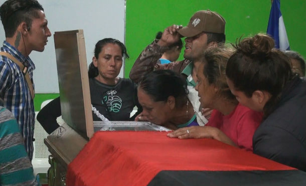 Jalapa: Familiares reciben el cuerpo de Jairo Antonio Osorio asesinado por la derecha golpista