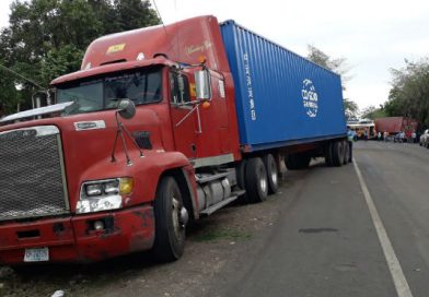 Once lesionados entre ellos tres graves al impactar bus matagalpino contra un furgón en León