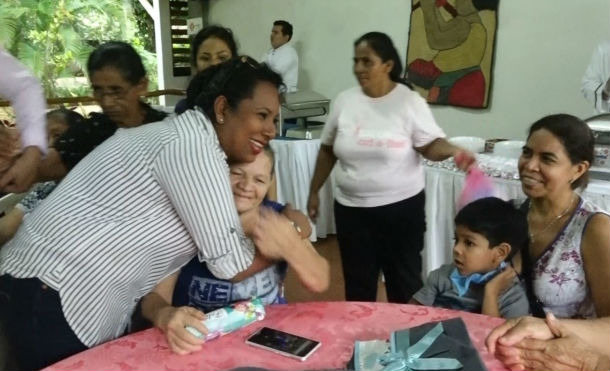 Gobierno rinde homenaje a madres de héroes y mártires en saludo al día de las madres
